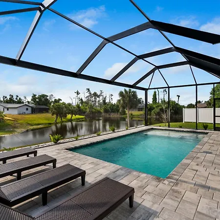 The Perfect Retreat With Canal View
